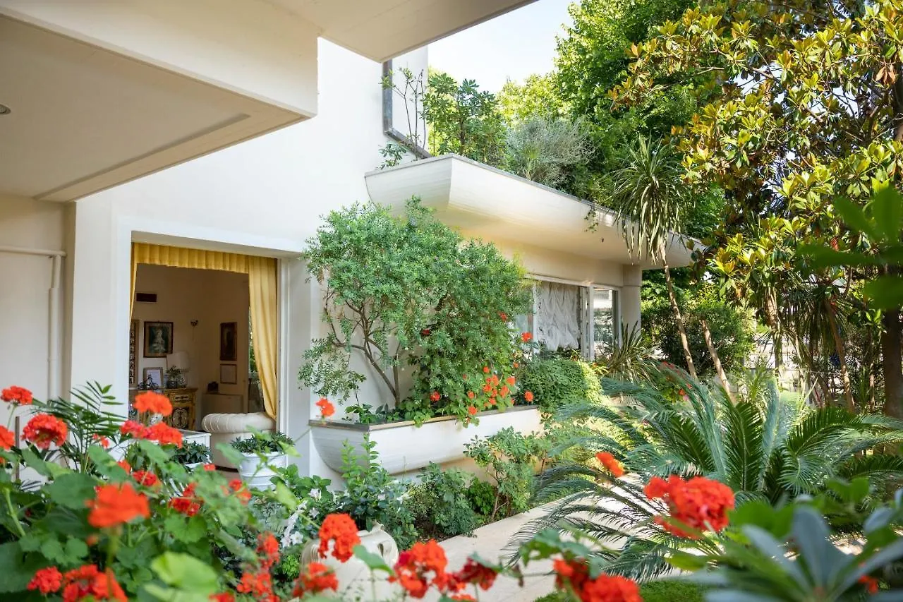 Hotel Sylvia Lido di Camaiore 3*,