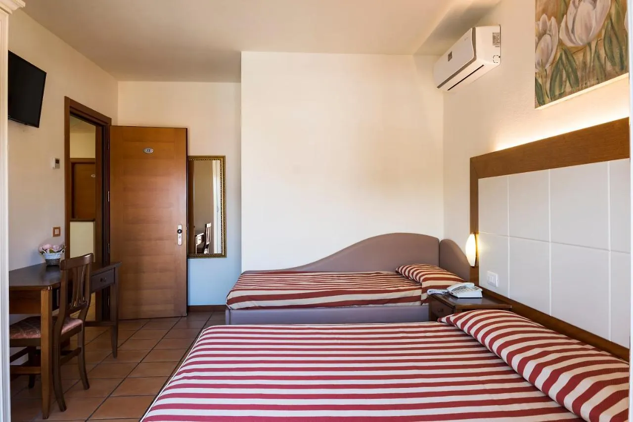 Hotel Sylvia Lido di Camaiore 3*,