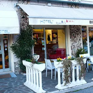 https://albergo-marsari.hotelinveneto.com