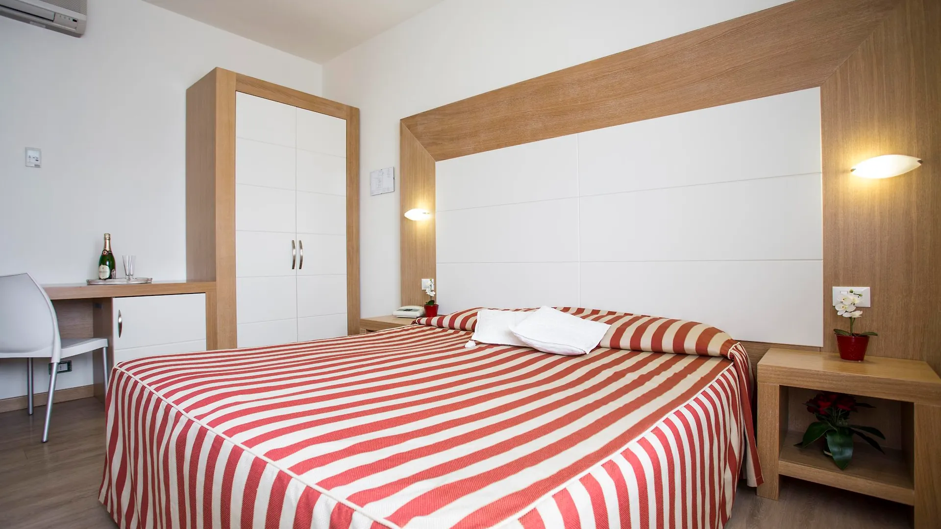 Hotel Sylvia Lido di Camaiore 3*,