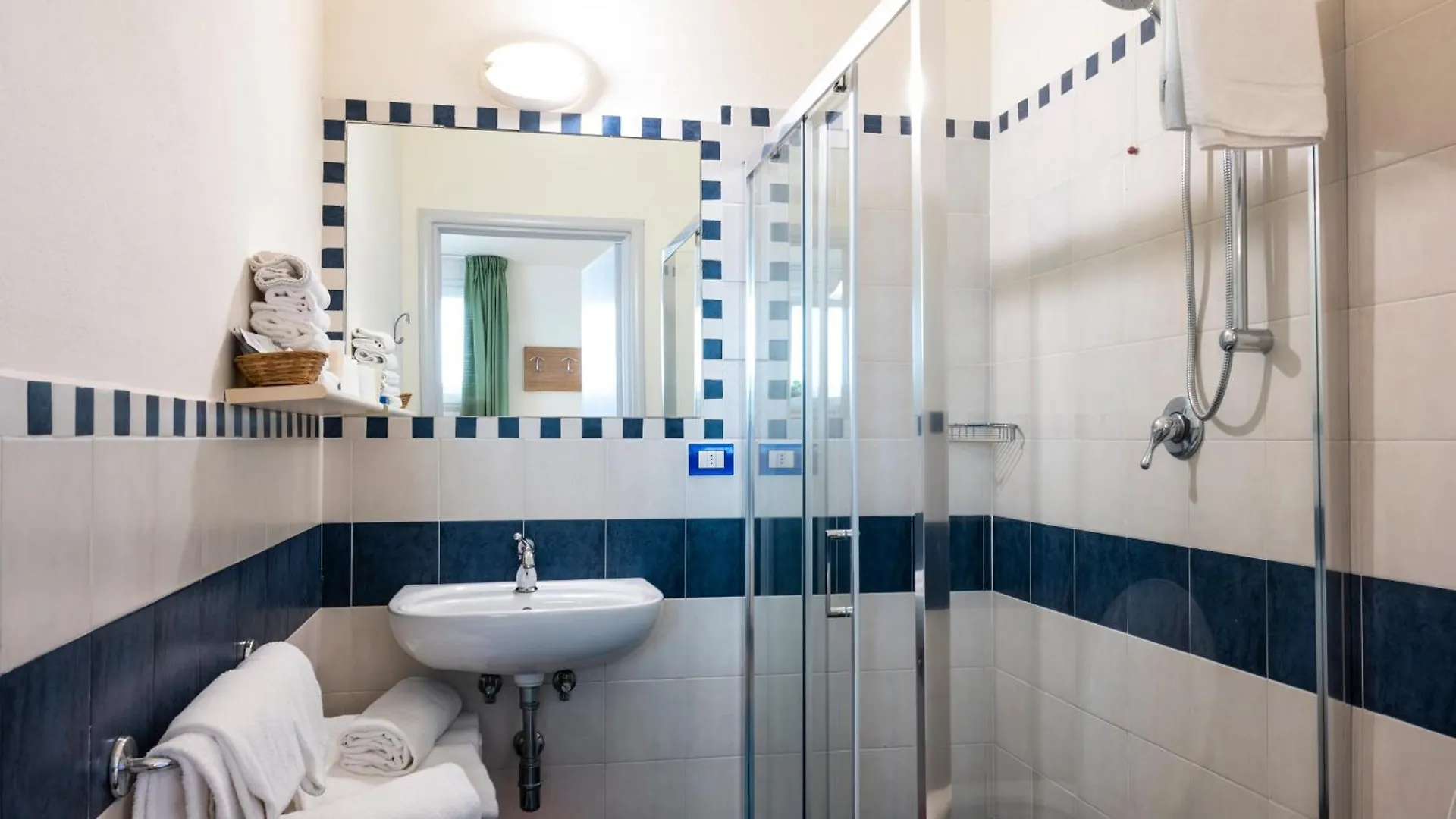Hotel Sylvia Lido di Camaiore 3*,  Italy